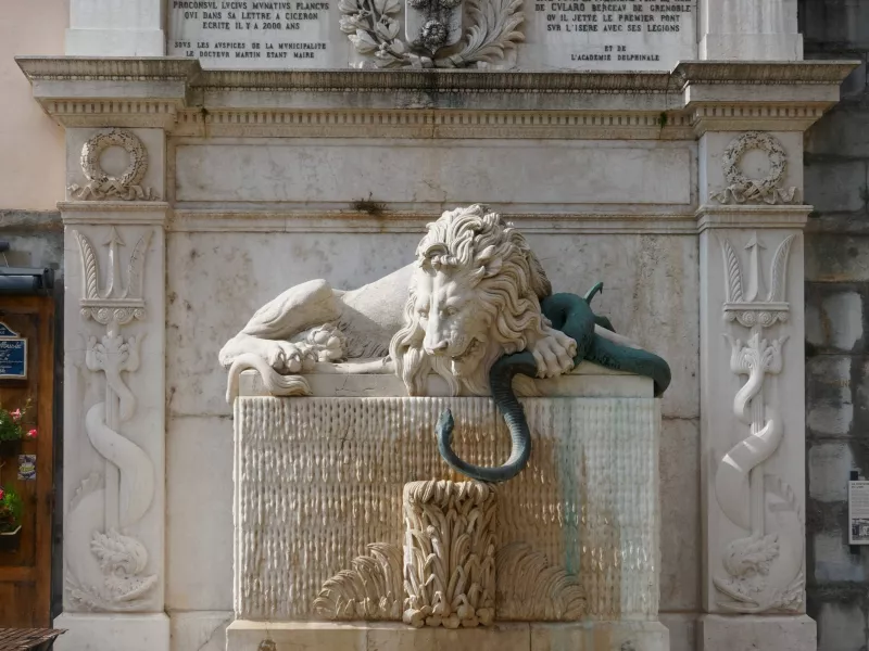 Fontaine au lion à Grenoble.