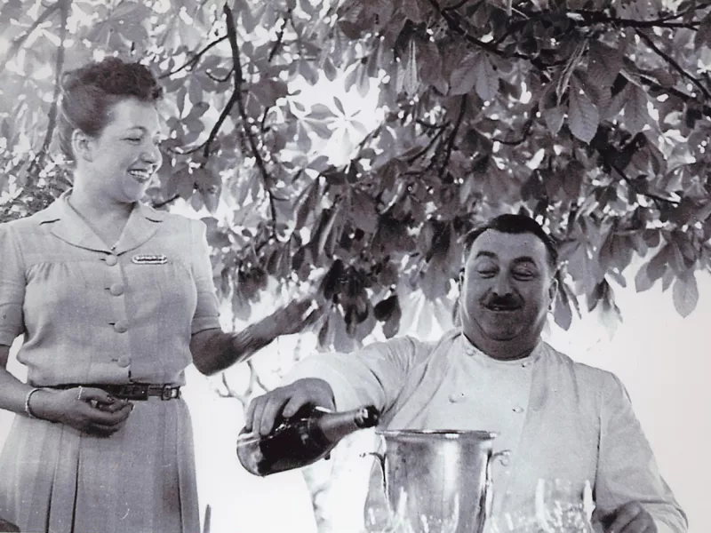 Fernand Point, surnommé « Magnum » pour son addiction au champagne, avec son épouse Mado