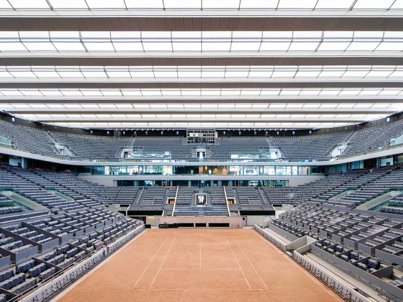 Le court de tennis Philippe-Chatrier, à Roland-Garros, est équipé d’un toit en toile composite signé Serge Ferrari.